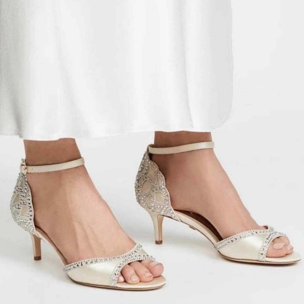 Badgley Mischka Gillian Ivory Ankle Strap Kitten Heels (2 1/4") Womens 9.5